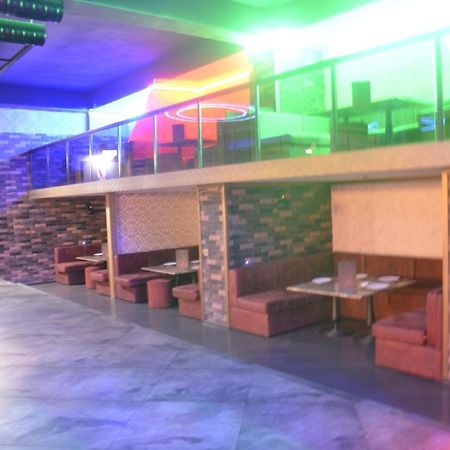 Piano Hotel Баку Екстериор снимка
