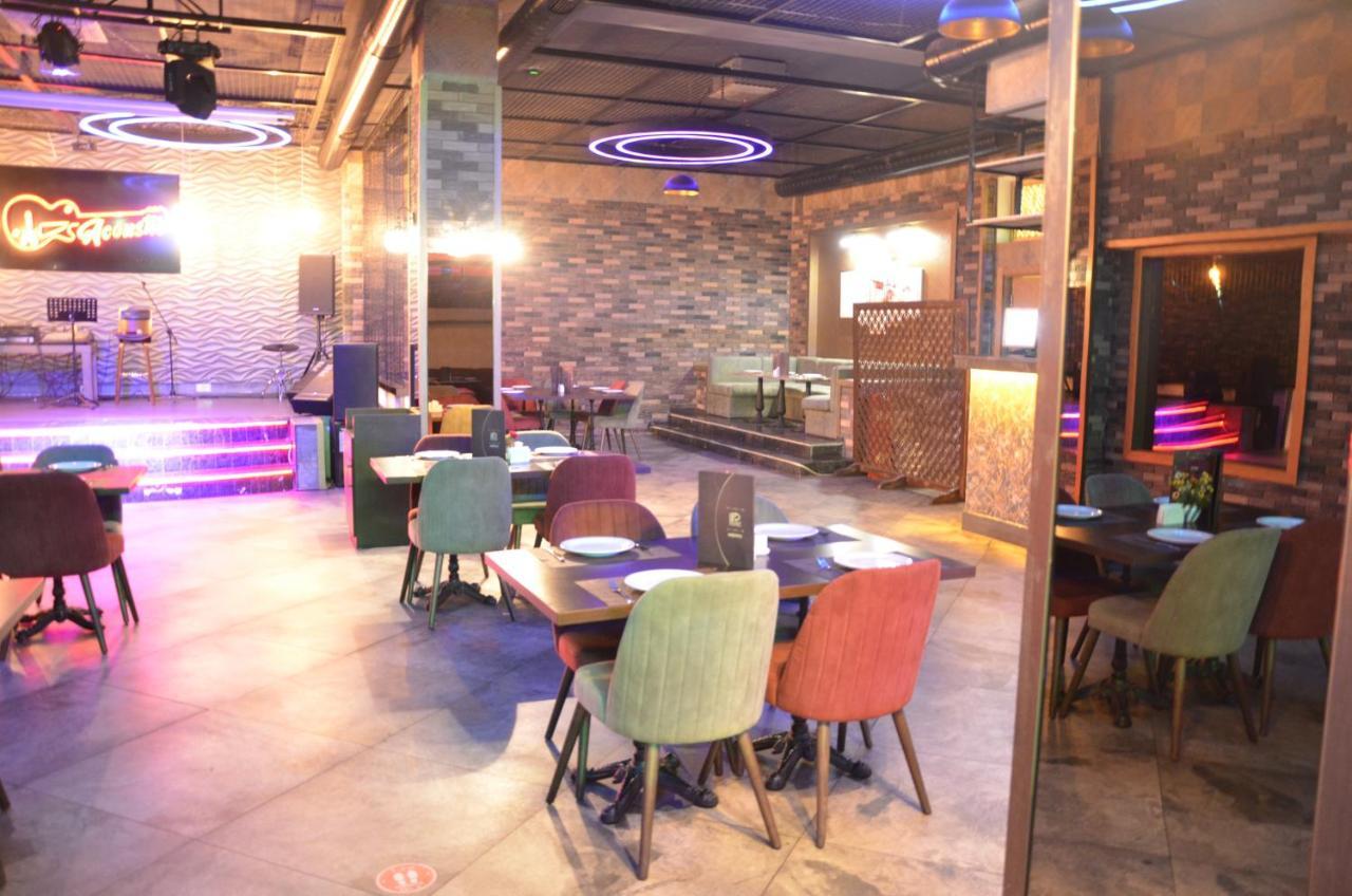 Piano Hotel Баку Екстериор снимка